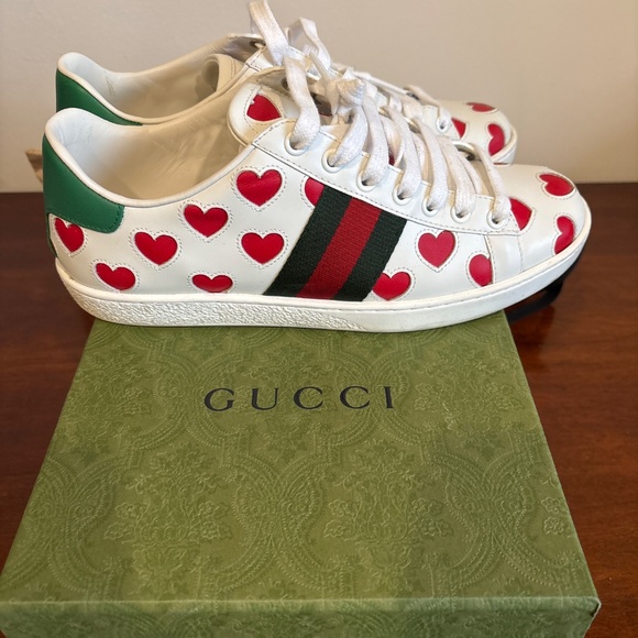 GUCCI Leather Sneakers with hearts Sz 37 - Picture 2 of 5